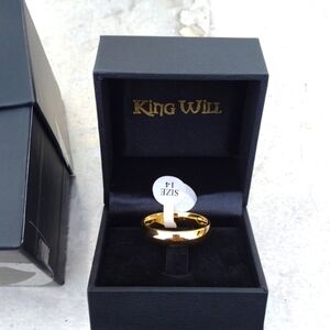 Gold Ring with Pearl and Floral Design